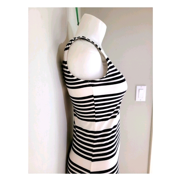 (NEW)DYNAMITE Deep V Basic Knit Dress - Picture 3 of 6